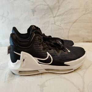 Nike  LeBron James Witness 6 Black and White Women's Sneakers